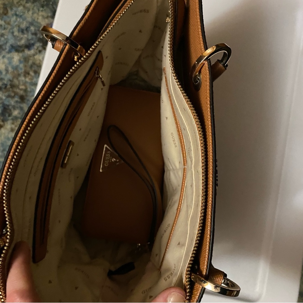 Guess Bag And Matching Wallet Slightly Used Paid … - image 4